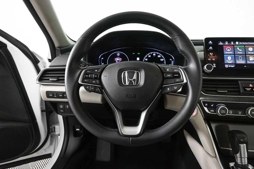 Used 2018  Honda Touring image 2