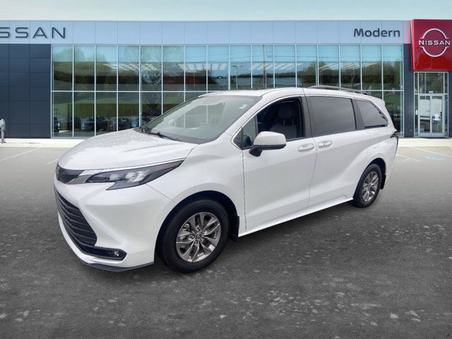 2025 Toyota Sienna XLE