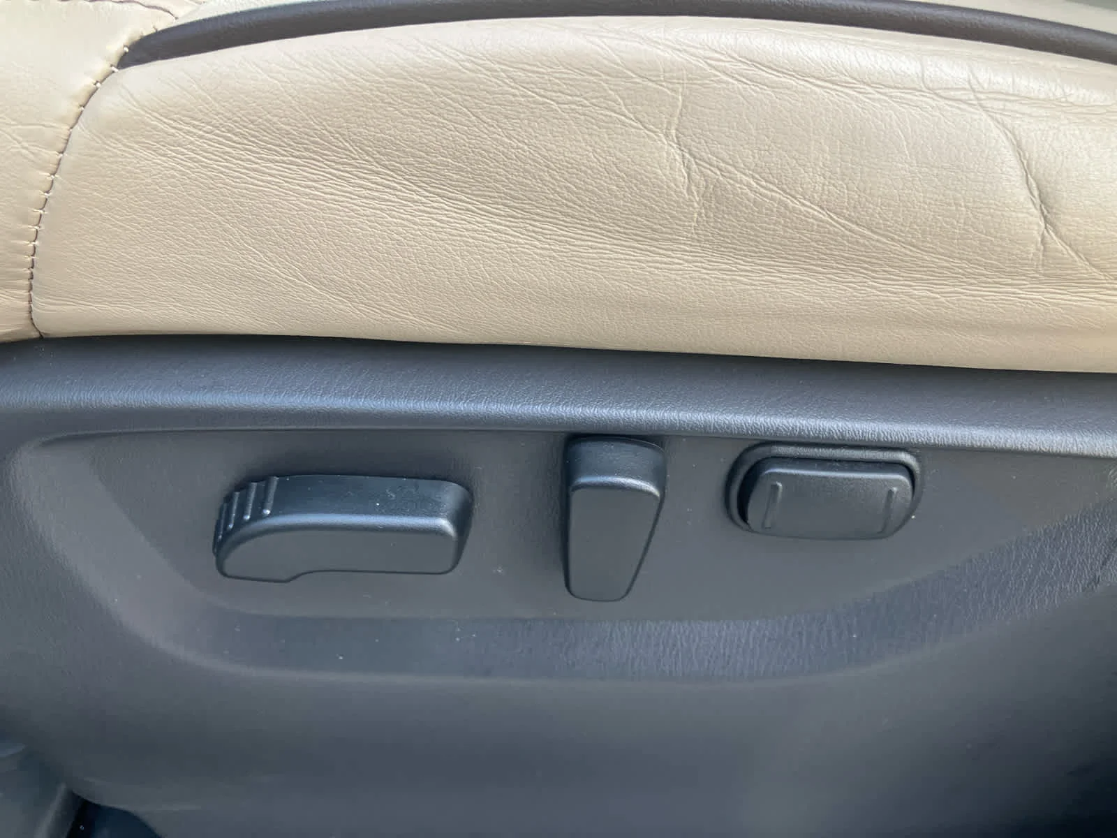 Used 2024 Aspen White Tricoat Nissan Platinum image 11