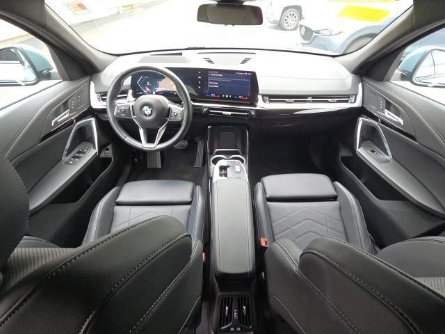 Used 2025 Green BMW xDrive28i image 13