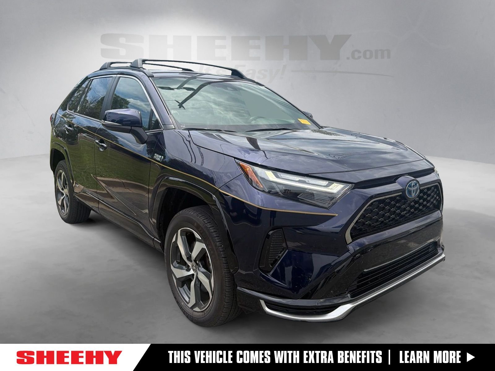 Used 2024  Toyota SE image 1