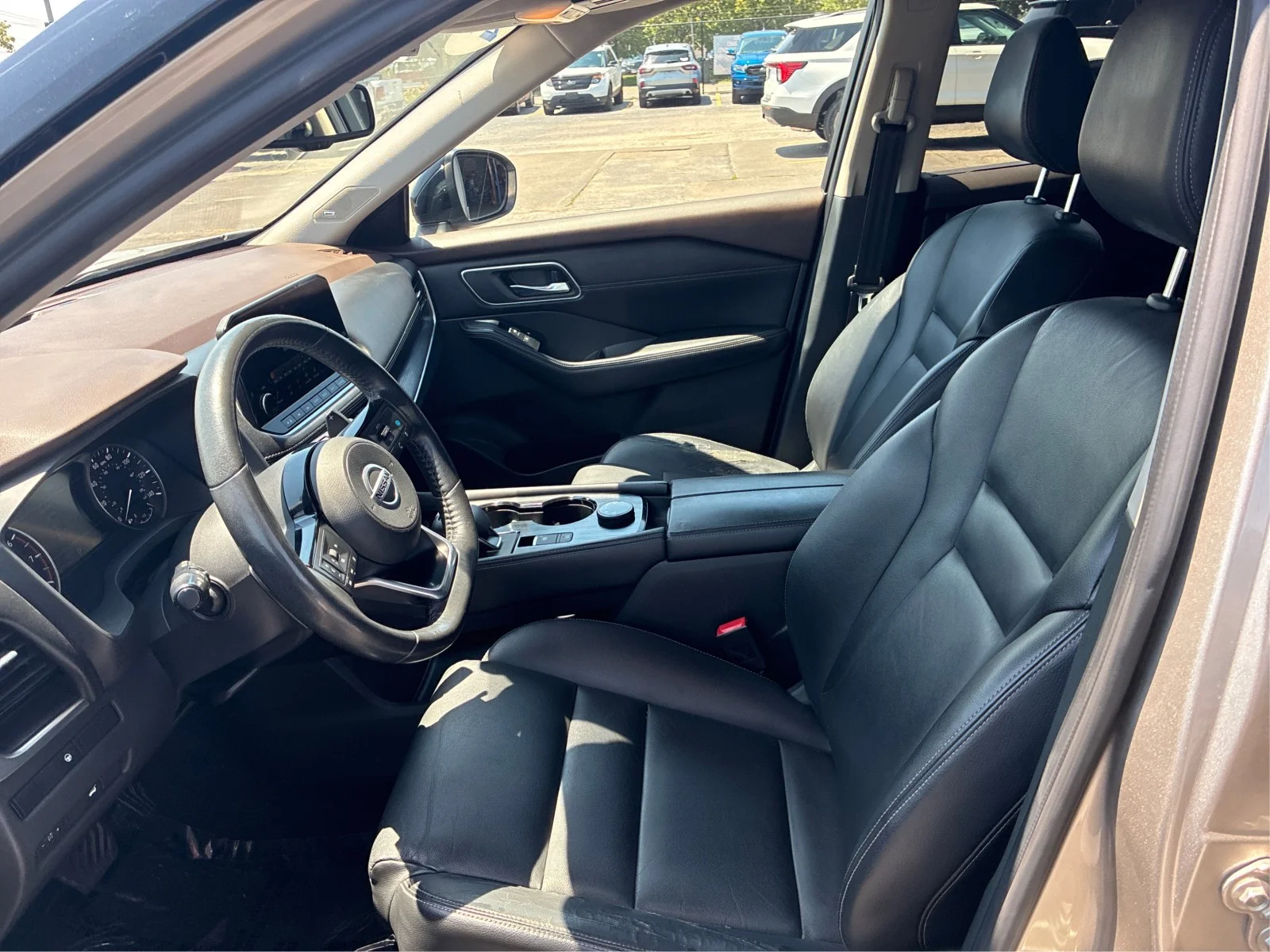 Used 2021 Brilliant Silver / Black Nissan SL image 9