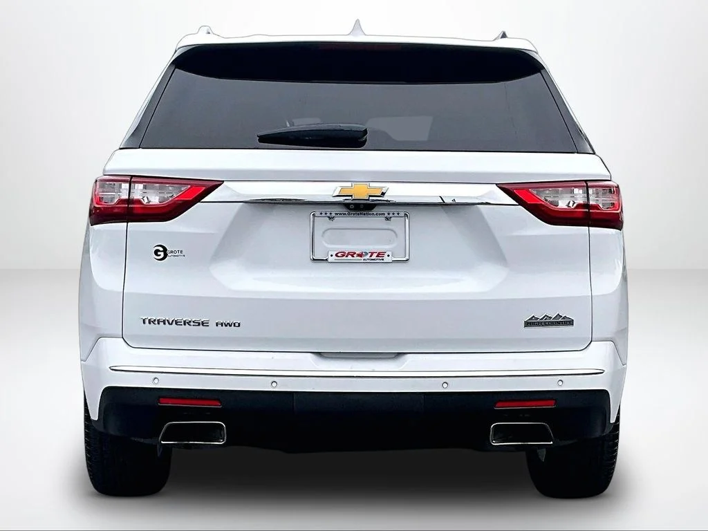 Used 2021 White Chevrolet High Country image 4