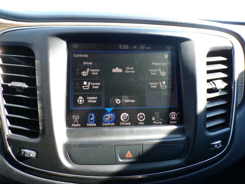 Used 2015 Granite Crystal Metallic Clearcoat Chrysler C image 21