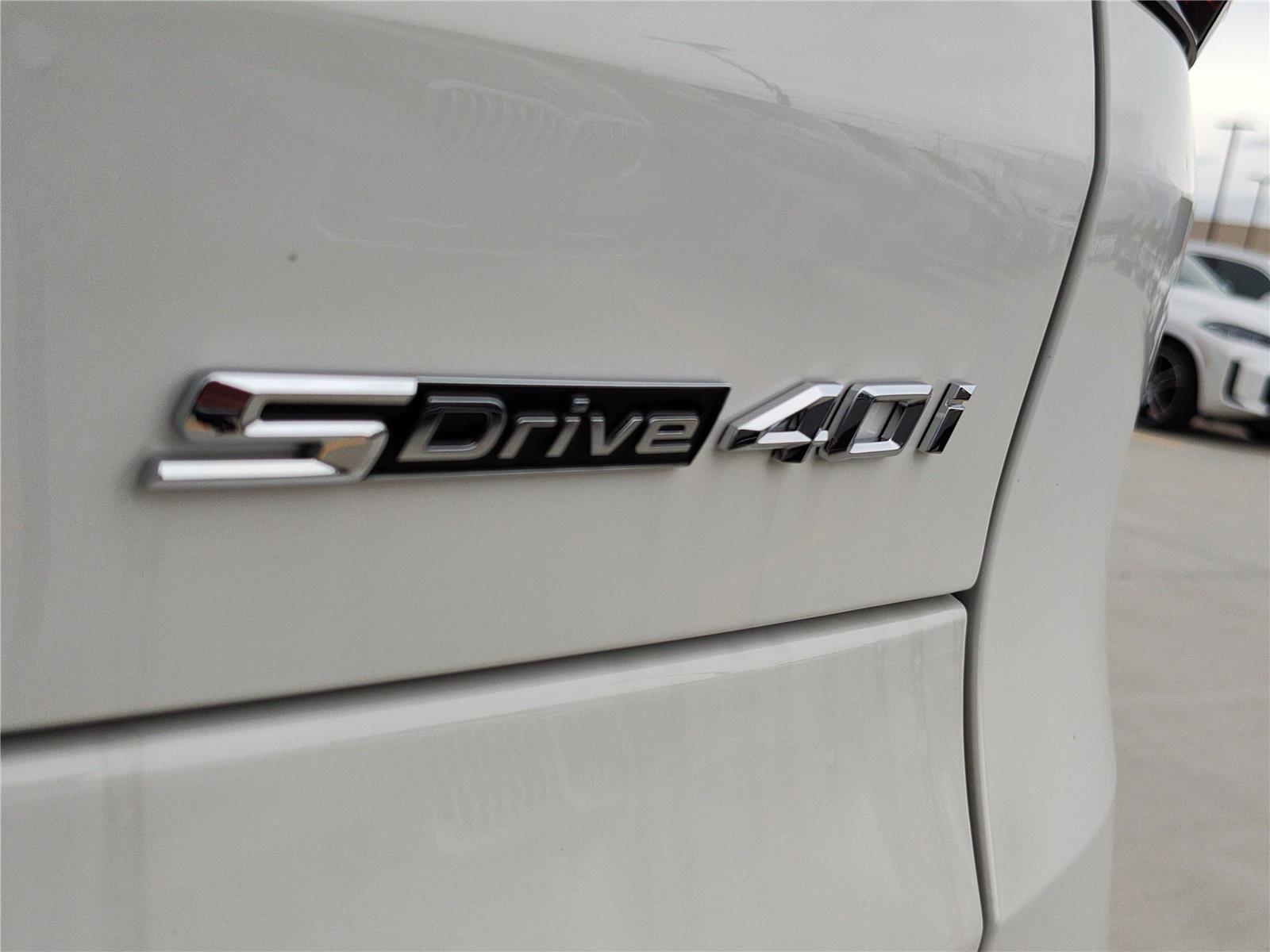 New 2026 Alpine White BMW sDrive40i image 4