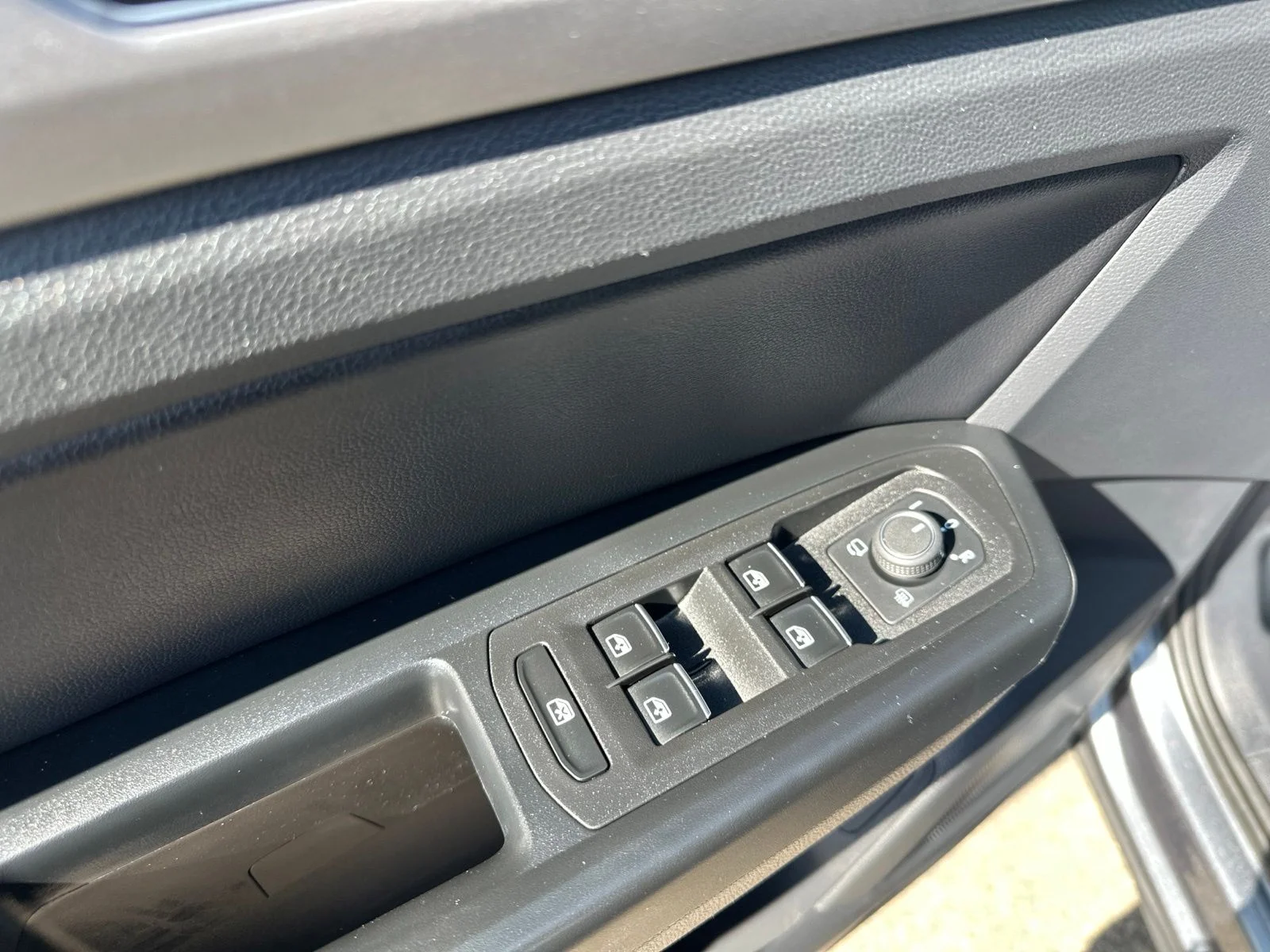 Used 2019 Gray Volkswagen SEL Premium image 22