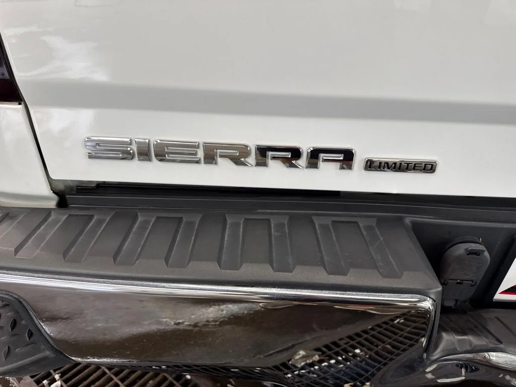 Used 2019 White GMC SLE image 16