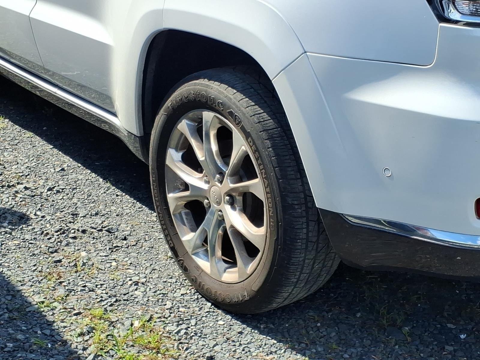 Used 2021 Ivory 3-Coat Jeep Summit image 14