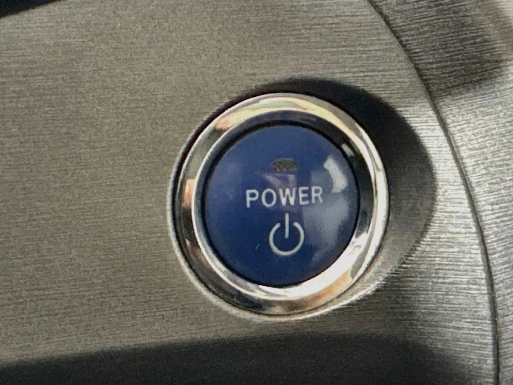 Used 2014 Silver Toyota Three image 19