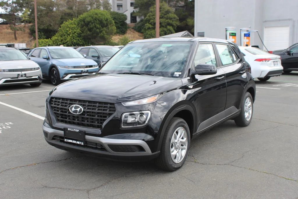 New 2026 Black Hyundai SE image 3