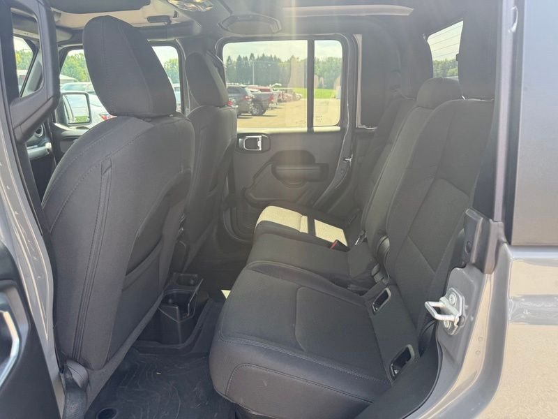 Used 2023 Gray Jeep Sport S image 4