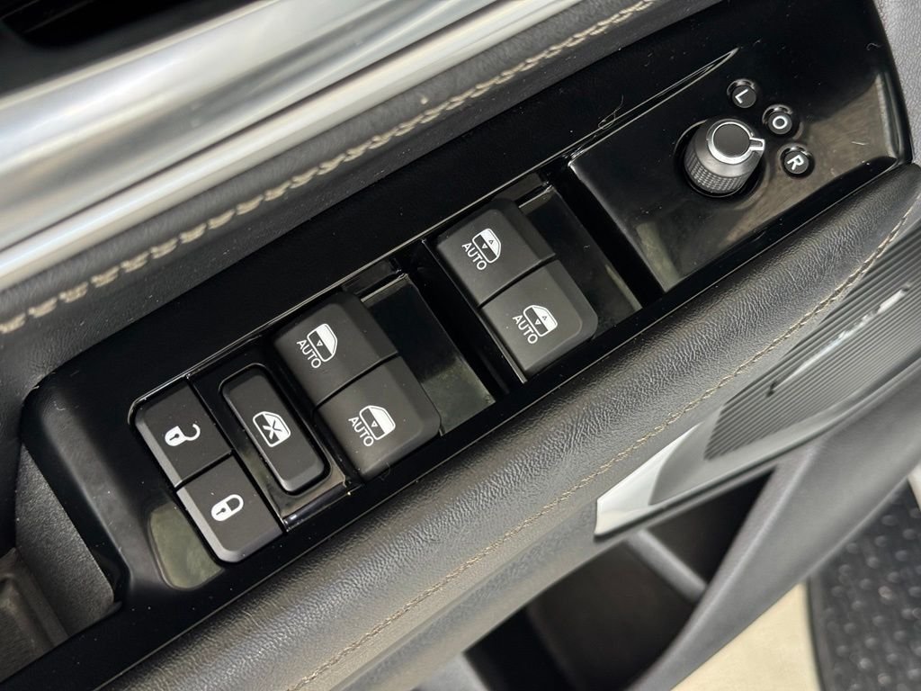 Used 2024 White Jeep Series III image 32