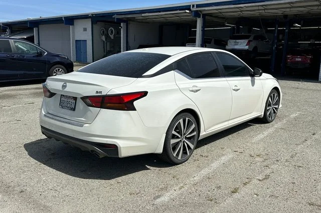 Used 2020 White Nissan 2.5 SR image 5