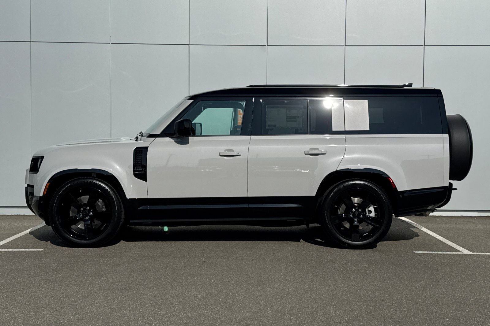 New 2026 Borasco Grey Land Rover X-Dynamic SE image 2