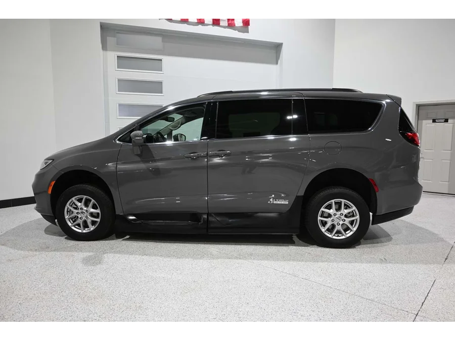 2022 Chrysler Pacifica Touring L - Photo 9