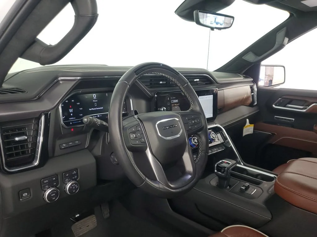 Used 2025 White Frost Tricoat GMC Denali Ultimate image 12