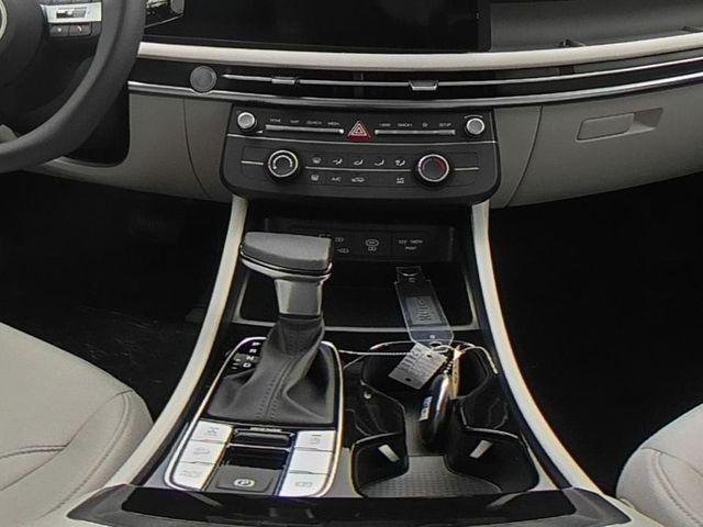 New 2026 White Hyundai SE AWD image 37