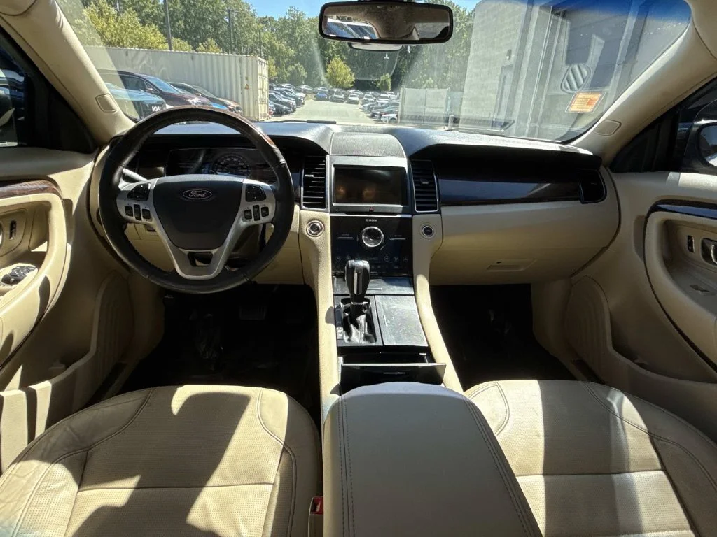 Used 2018 White Ford Limited image 11