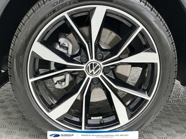 Used 2023 Black Volkswagen 2.0T SEL R-Line image 10