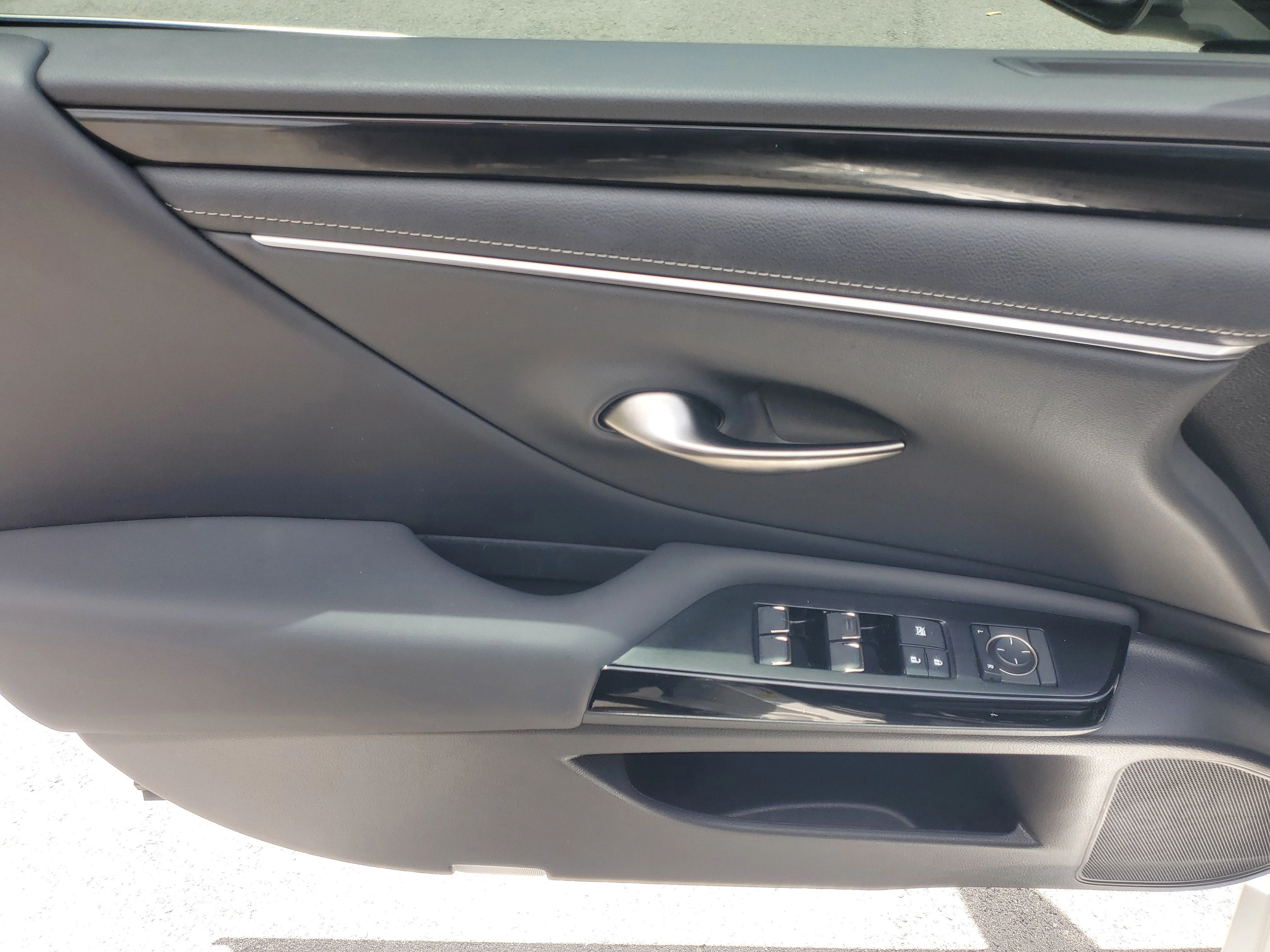 Certified Used 2023 Ultra White Lexus ES 350 image 17