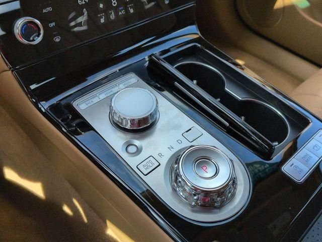 Used 2025 White Genesis 2.5T image 10