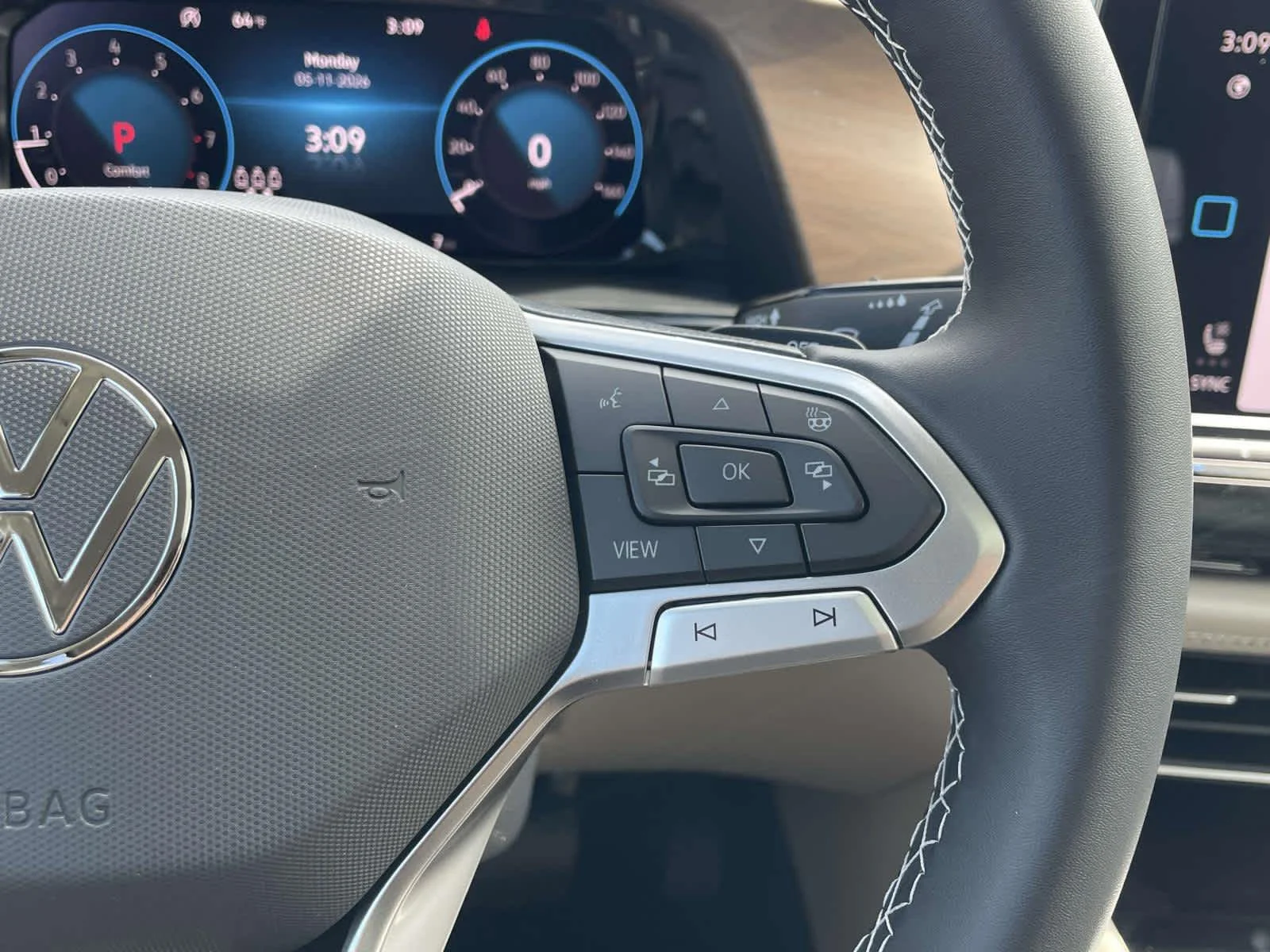 New 2026 Pure Gray Volkswagen 2.0T SE w/Technology image 34