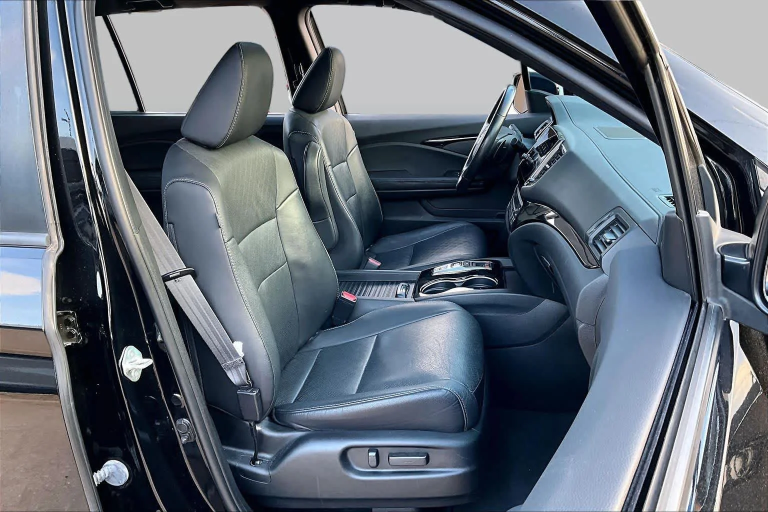 Used 2021 Crystal Black Pearl Honda Touring image 9