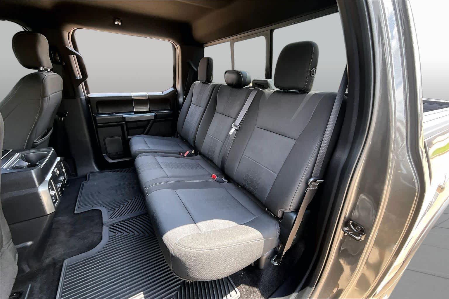 Used 2018 Magnetic Metallic Ford XLT image 19