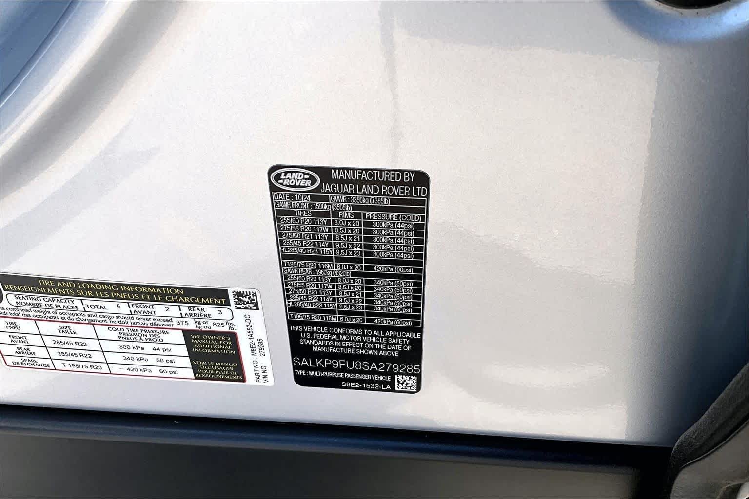 Used 2025 Hakuba Silver Metallic Land Rover SE image 56