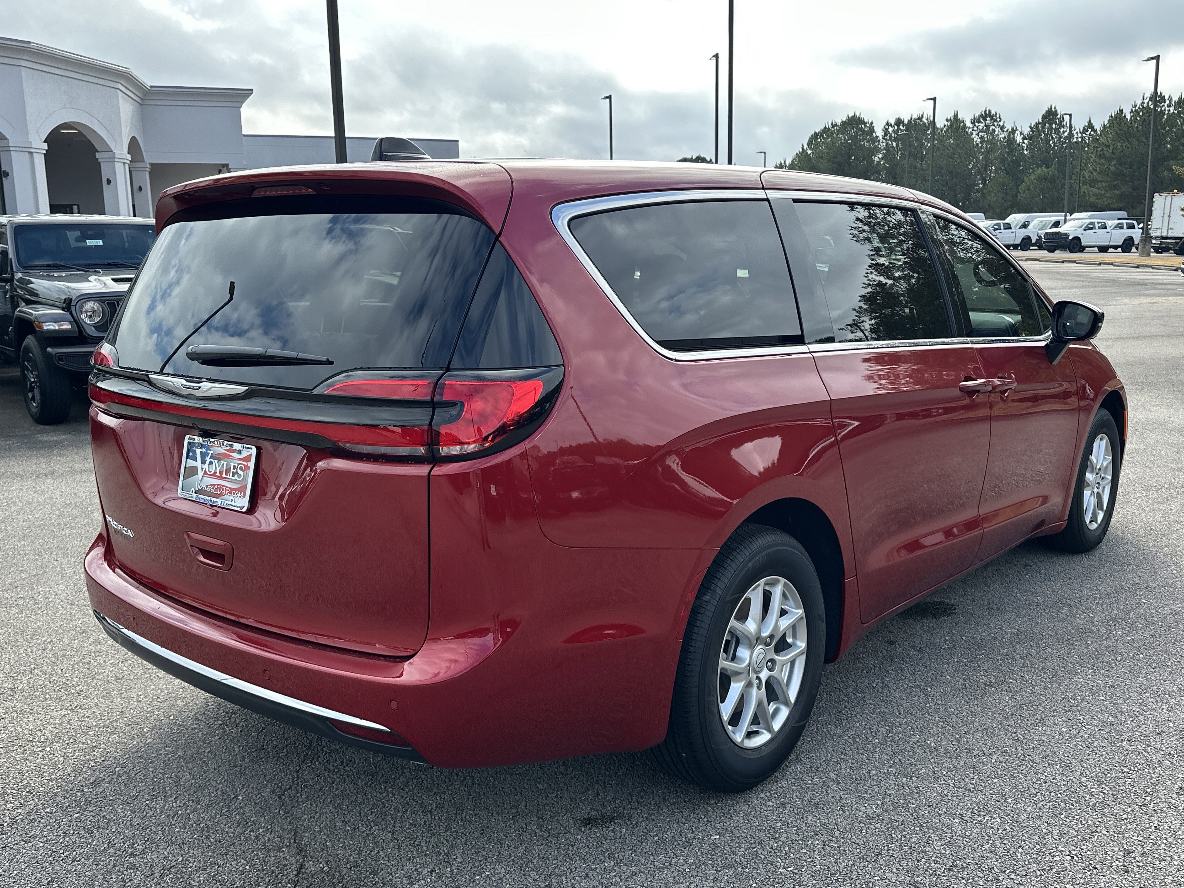 New 2026 Red Hot Pearl-Coat Exterior Paint Chrysler Select image 7