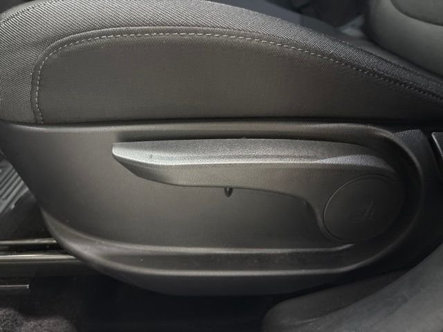 Certified Used 2025 White Hyundai SE image 9
