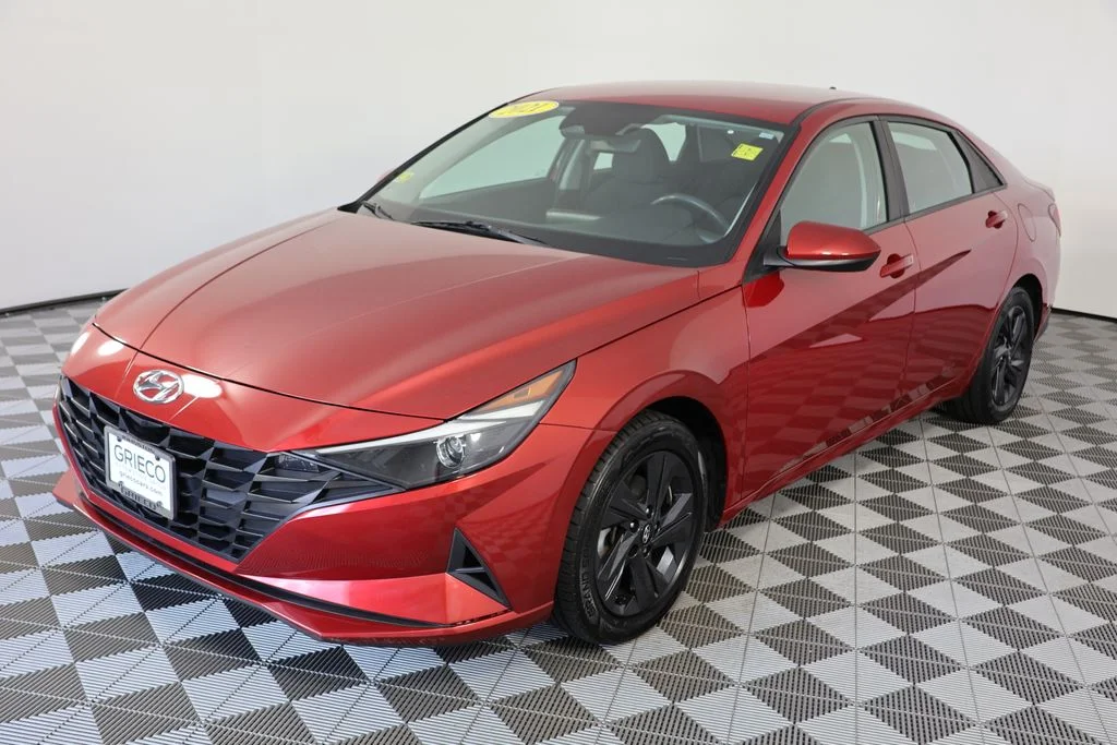 Used 2021 Red Hyundai SEL image 4