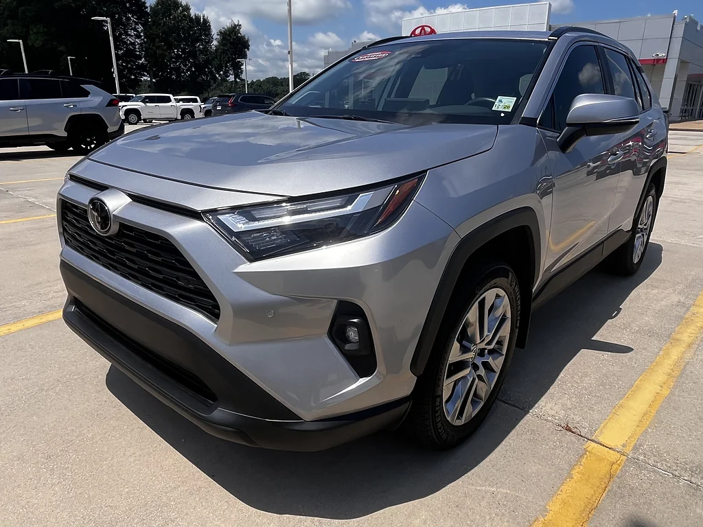 Certified Used 2022 Silver Sky Metallic Toyota XLE Premium image 7