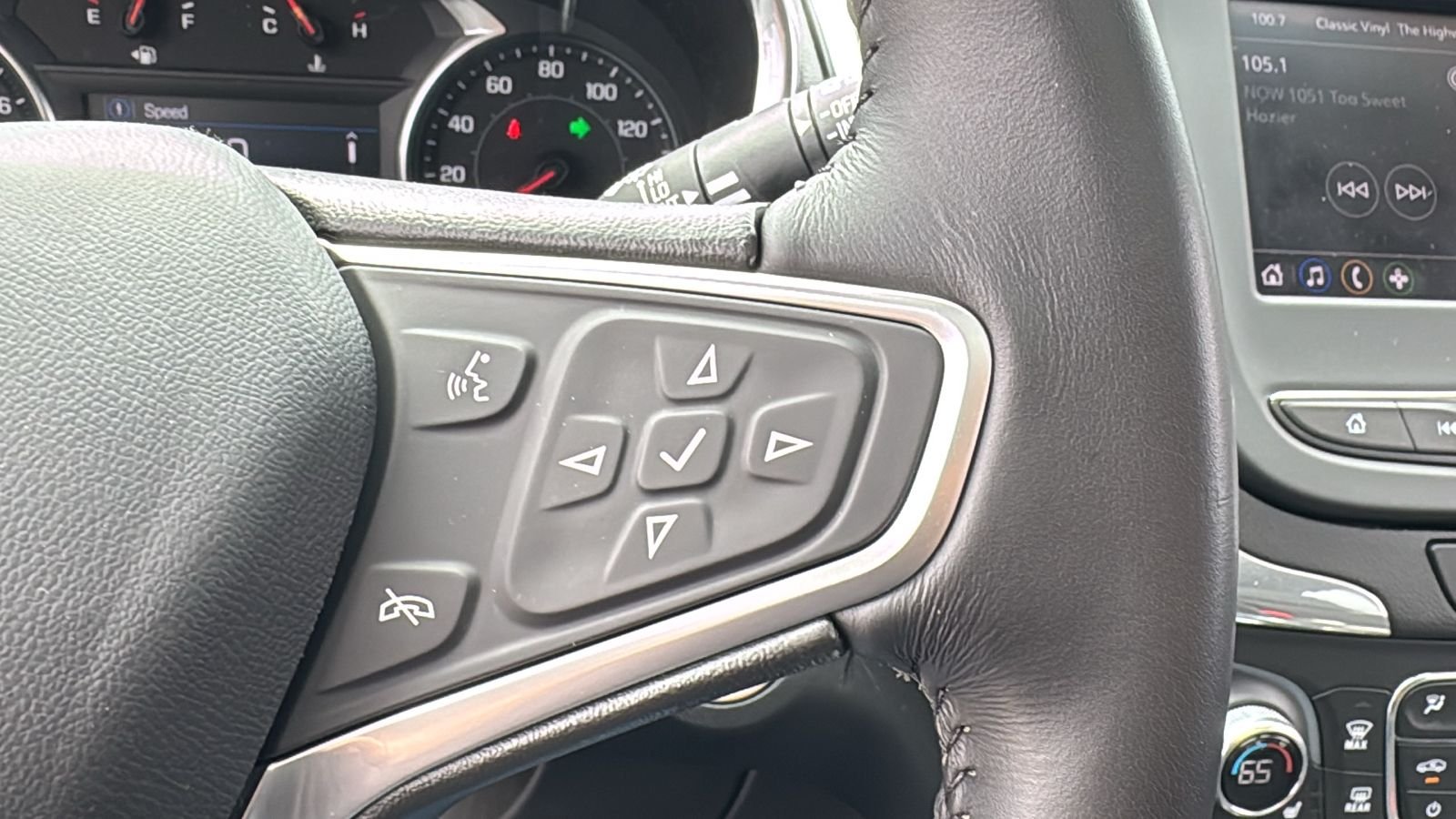 Used 2022 White Chevrolet LT image 26