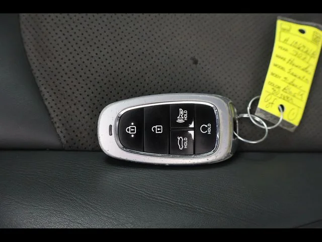Used 2021 Black Hyundai SEL Plus image 31