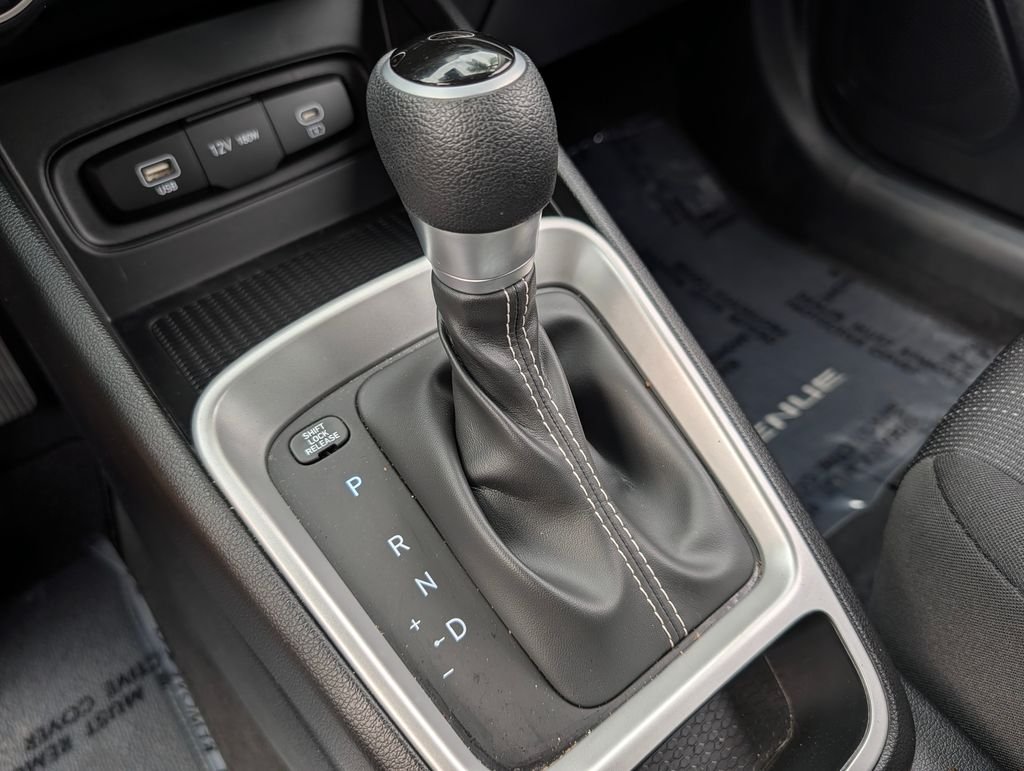 2025 Hyundai Venue SE - Photo 25