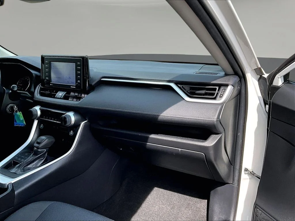 2021 Toyota RAV4 LE - Photo 30
