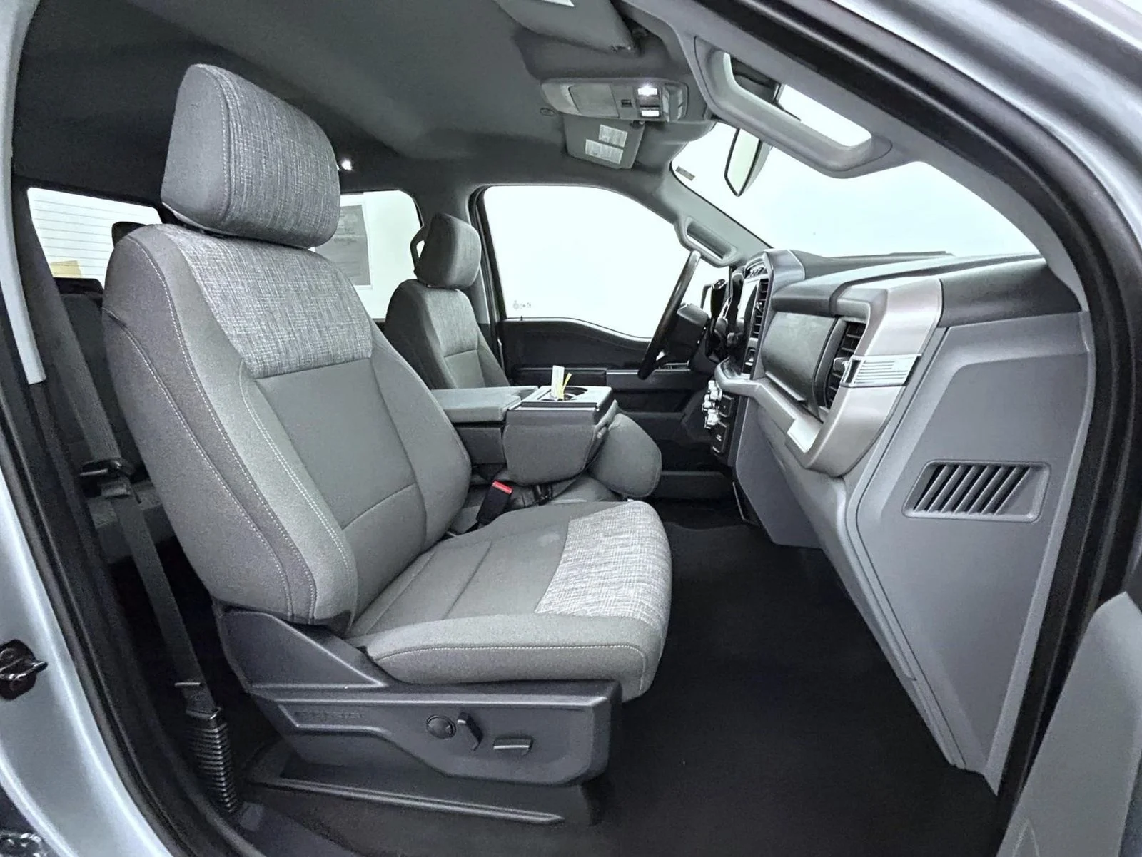 Used 2023 Silver Ford XLT image 15