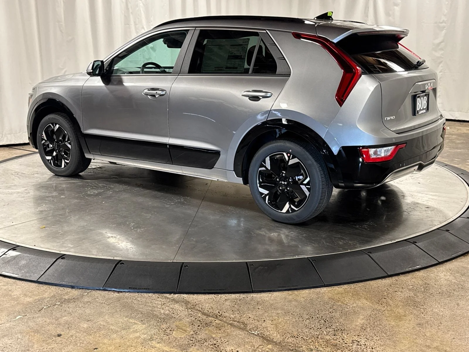 New 2026 Steel Gray Kia Wind image 7