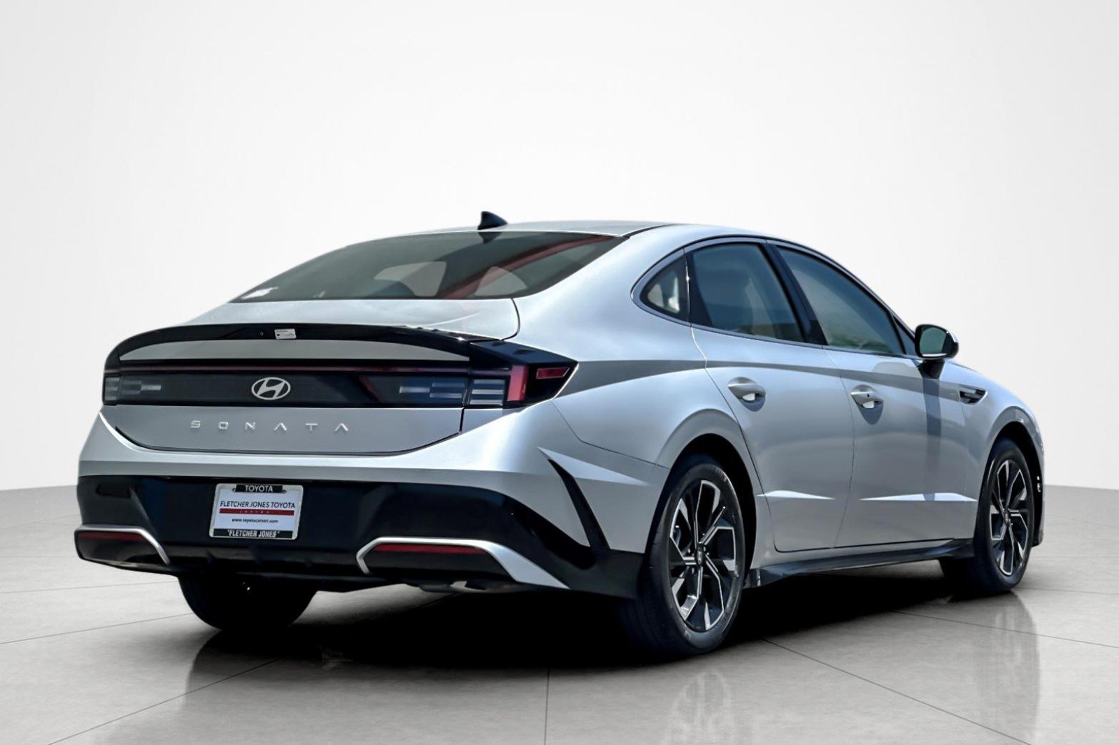 Used 2024 SILVER Hyundai SEL image 5
