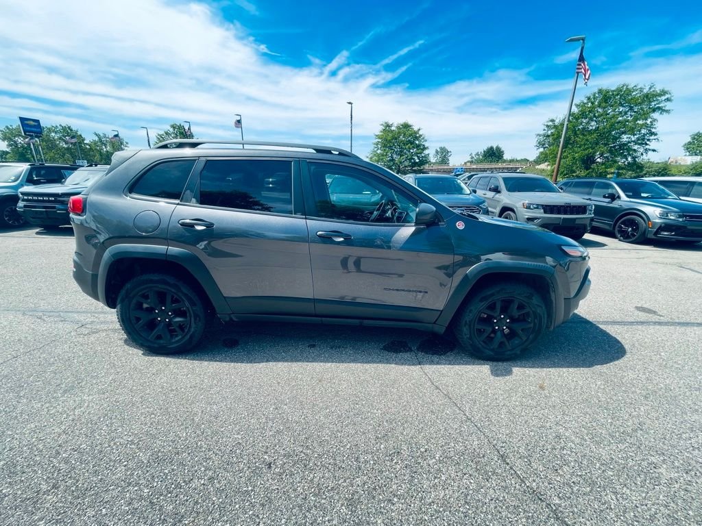 Used 2018 Gray Jeep Trailhawk image 7