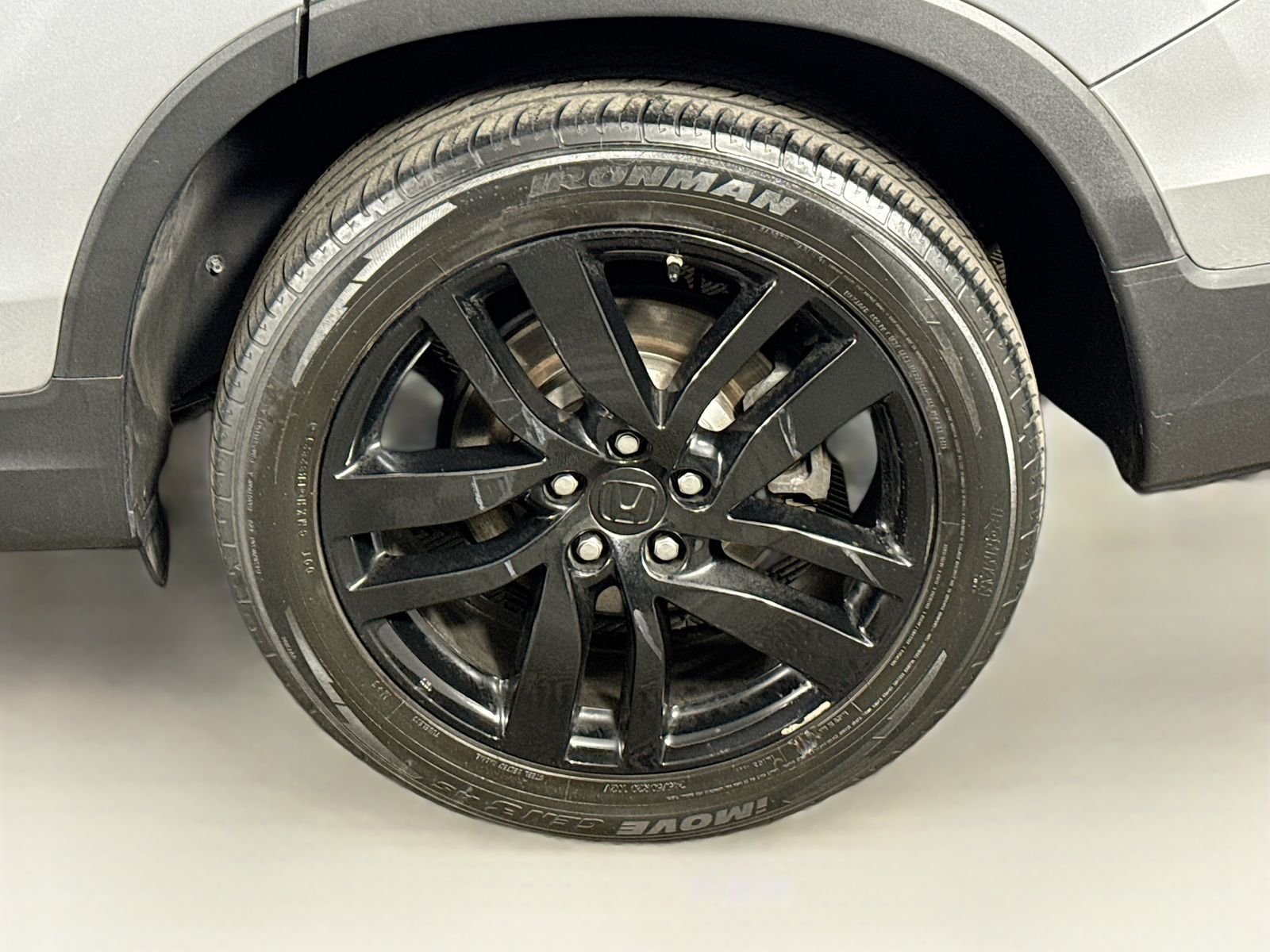 Used 2017 Lunar Silver Metallic Honda Elite image 9