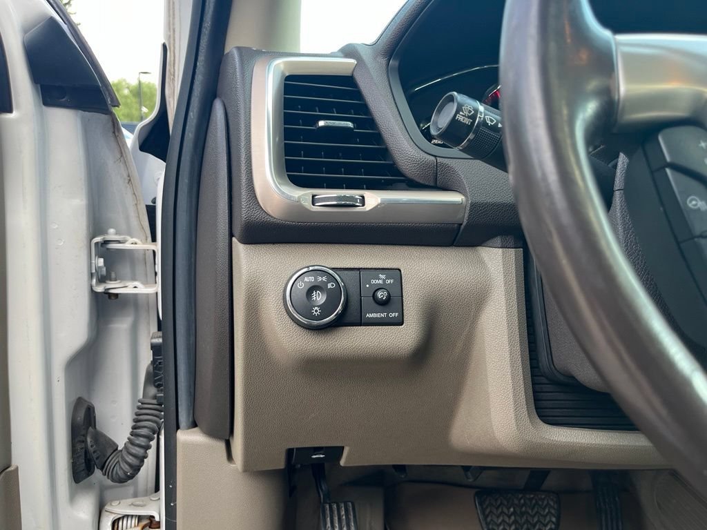Used 2016 WHITE FROST TRICOAT GMC Denali image 22