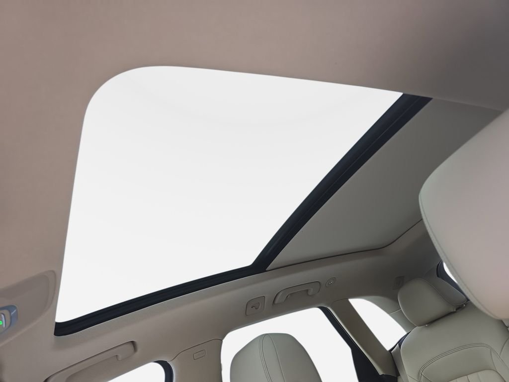 Used 2023 White Audi 40 Premium image 24