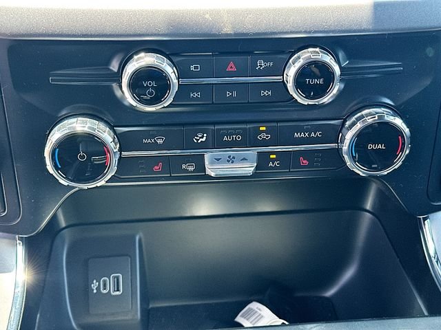 New 2026 Agate Black Metallic Ford XLT image 16