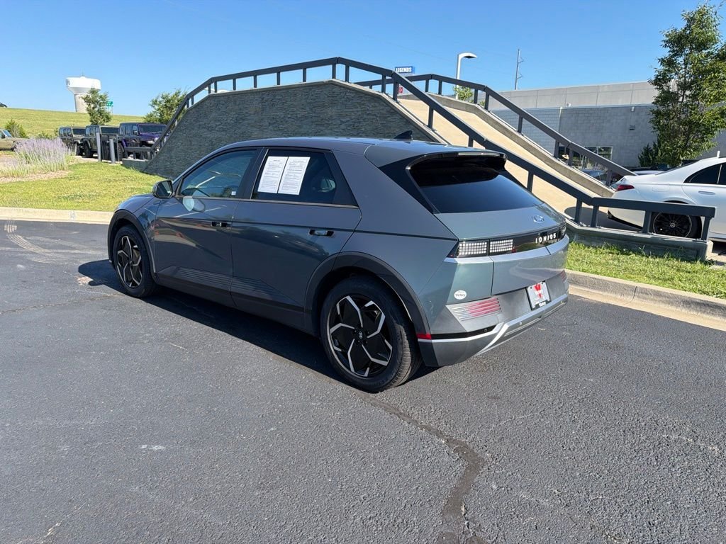 Used 2023 Green Hyundai SEL image 5