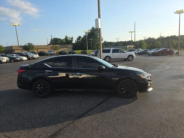Used 2020 Black Nissan 2.5 S image 2