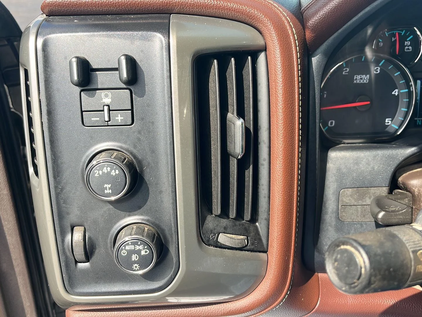 Used 2019 BLACK Chevrolet High Country image 13