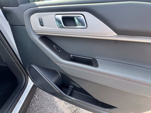 New 2027 Avalanche Gray Ford Active image 24