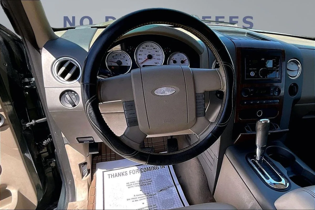 Used 2004 Green Ford LARIAT image 9